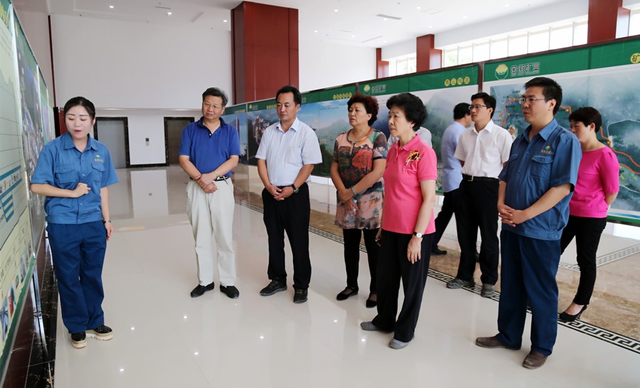 1-2015年8月，全國(guó)政協(xié)副主席、中國(guó)科學(xué)院院士王志珍一行蒞臨金徽股份調(diào)研。.jpg